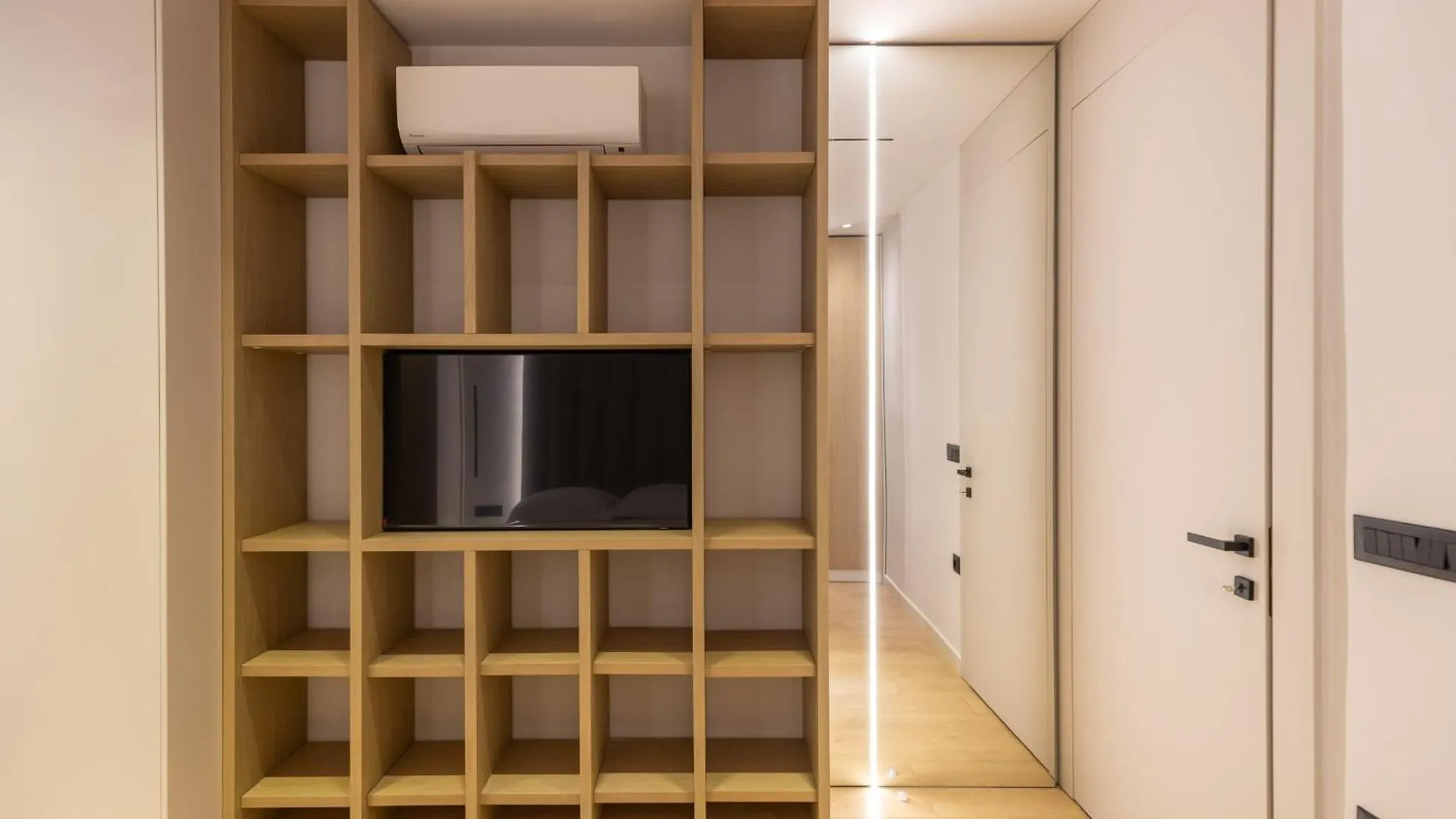 Central Inn, New Bazaar Apartment Tirana 0*,  Albania
